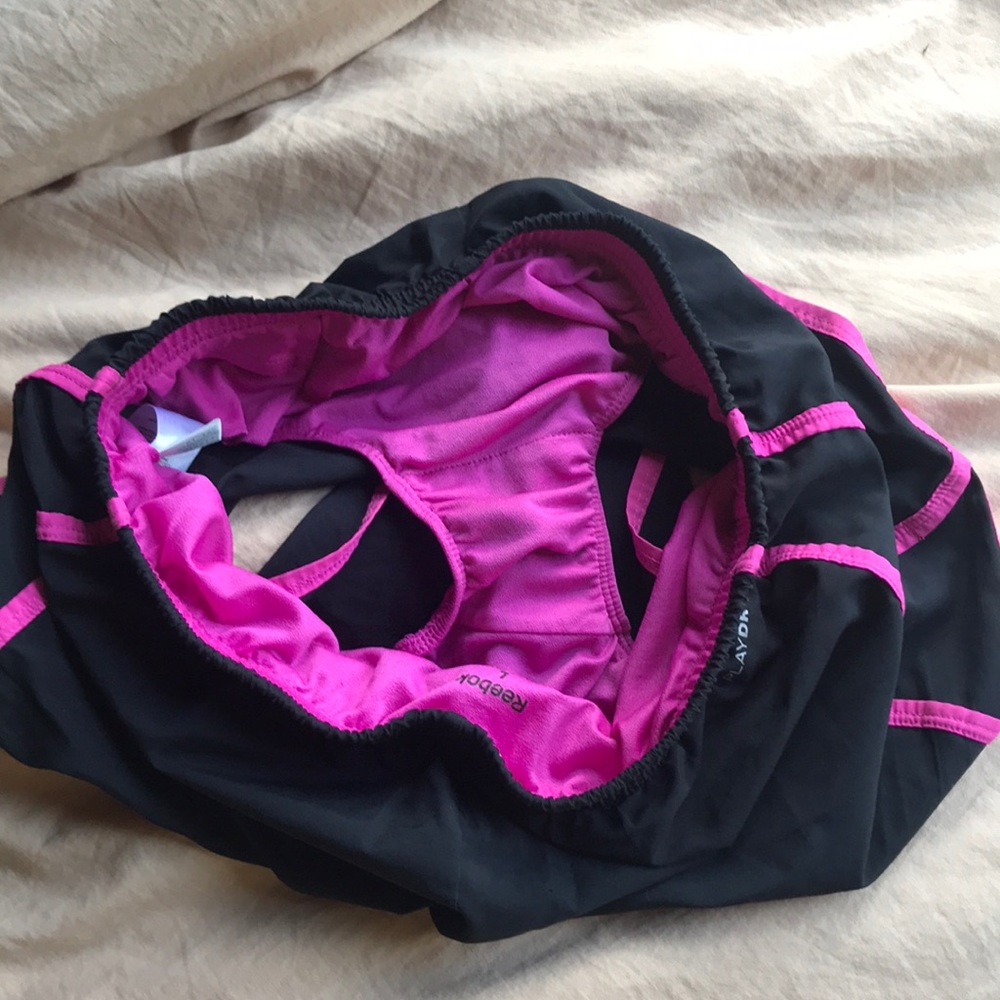 Girls Reebok shorts - Picture 3 of 4